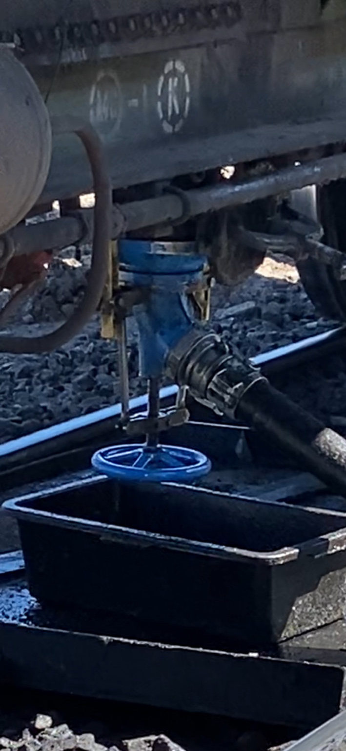 Wagon-cysterna kolejowy z olejem roślinnym terminal Krystian-Trans
