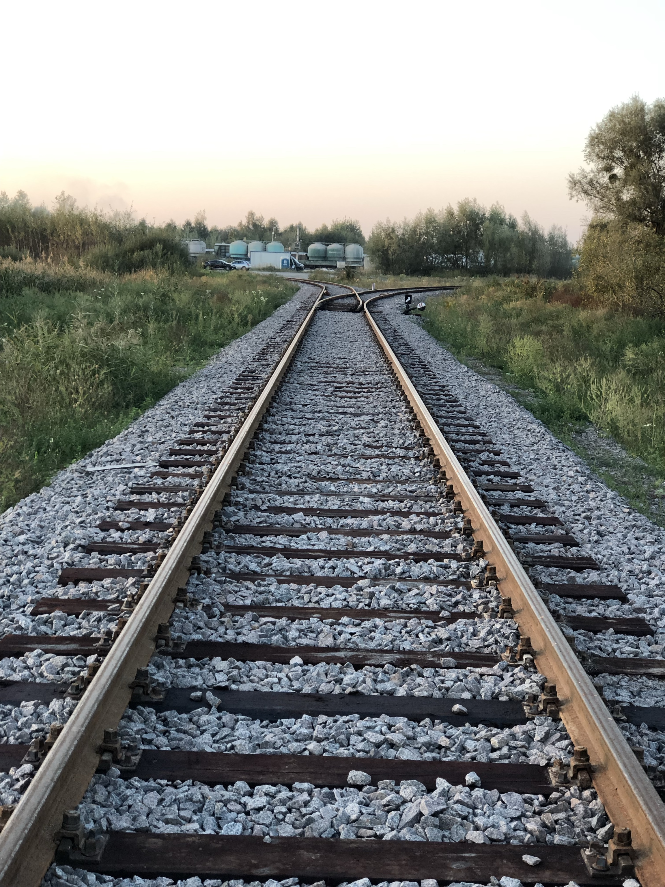 Tory kolejowe z cysternami terminal przeładunkowy