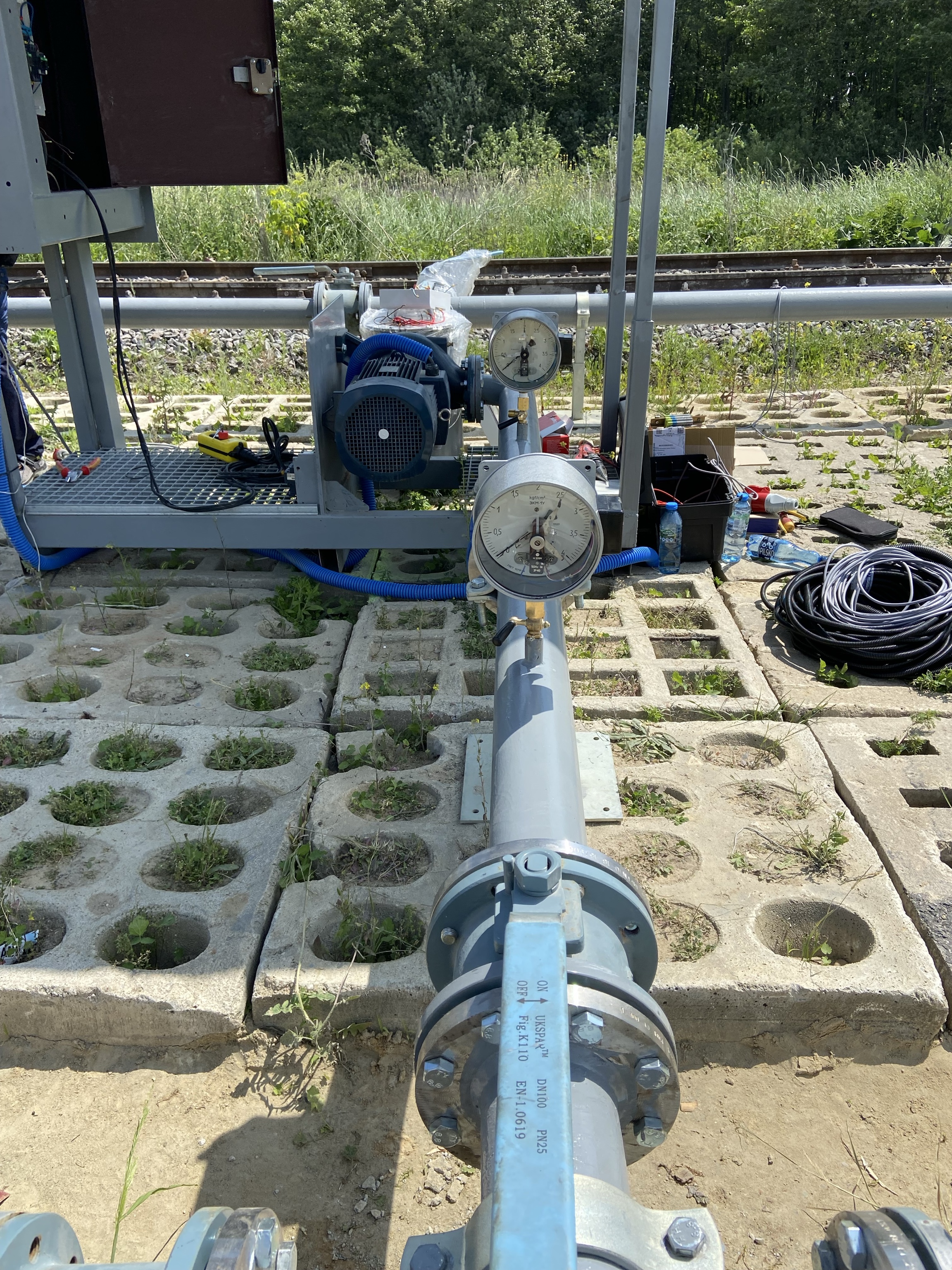 Manometry kontrola ciśnienia linie przeładunkowe terminal